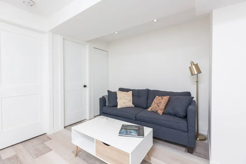 1 Bedroom Trendy Condo in Trinity Bellwoods - Image 1