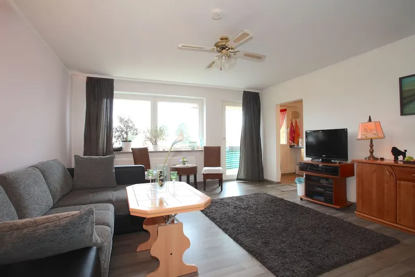 Private Apartment Hoffmann-von-Fallersleben-Straße - Image 1