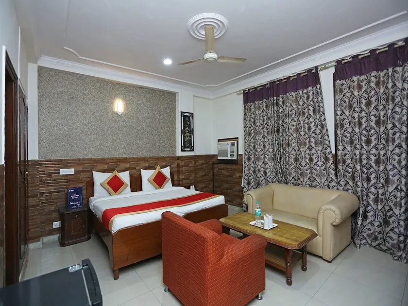 OYO 472 Hotel Sareen - Image 1