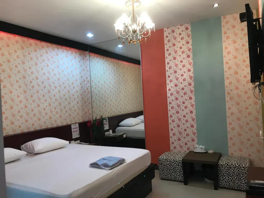 Lux Inn - Image 1