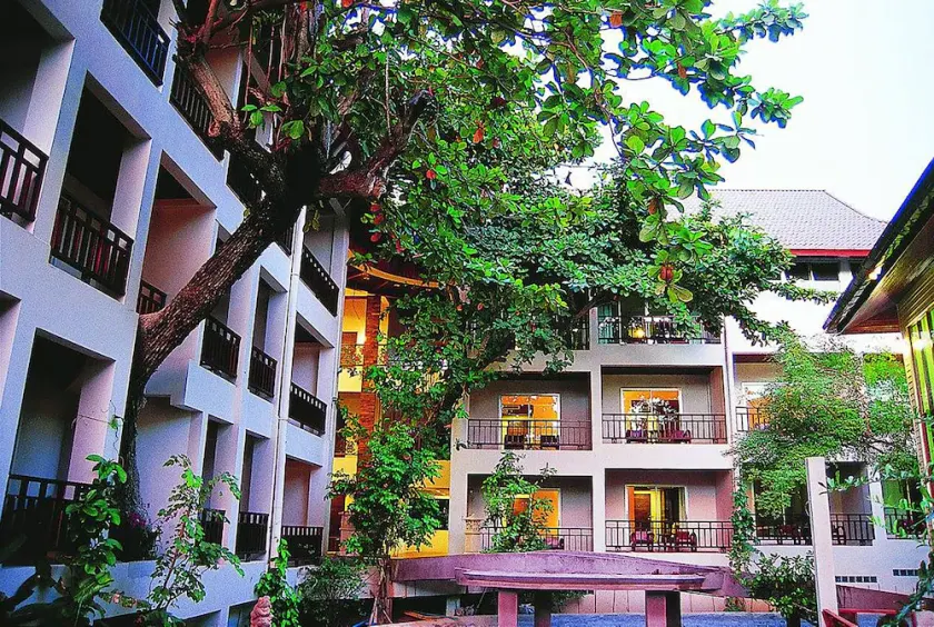 Lomtalay Chalet Resort - Image 1