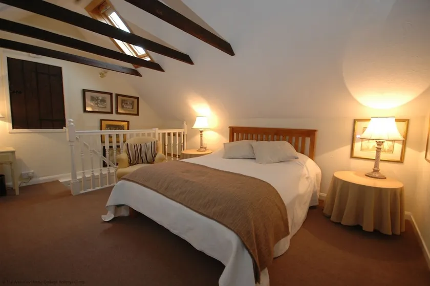 London House - Image 1