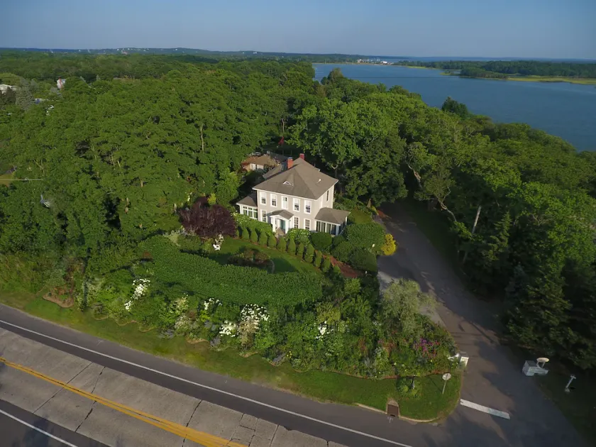 Shorecrest Bed and Breakfast - Image 1