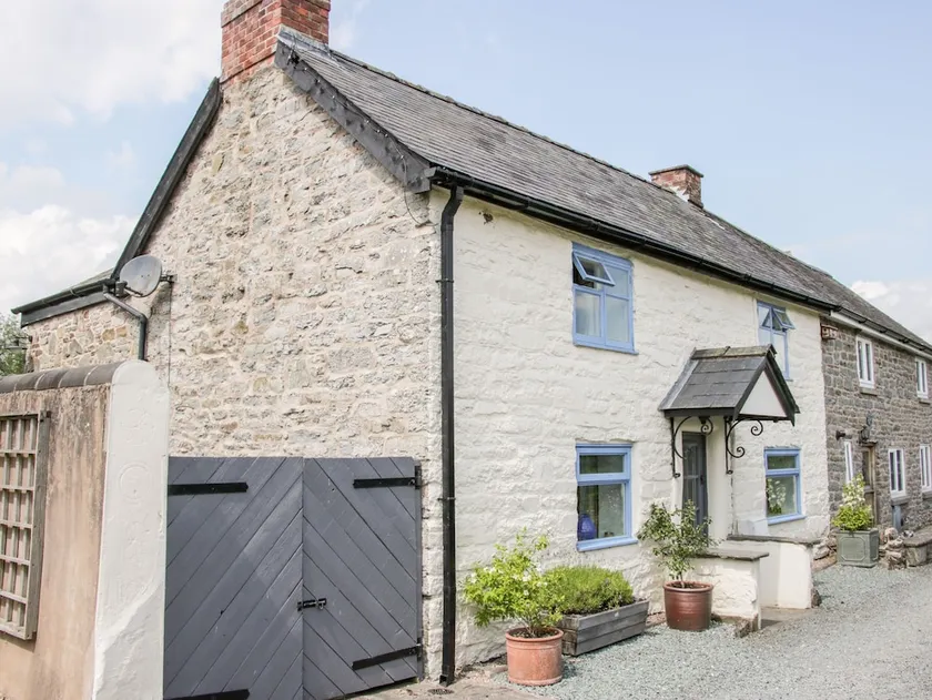 1 Garden Cottages - Image 1