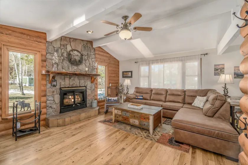 Lazy Elk Retreat - Image 1