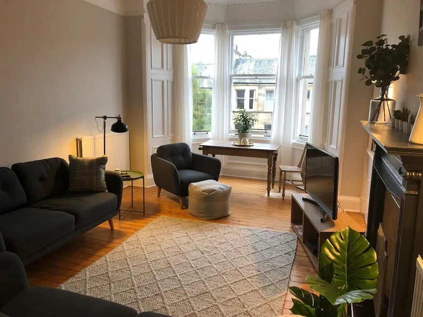 Traditional 3 Bedroom Tenement in Marchmont - Image 1