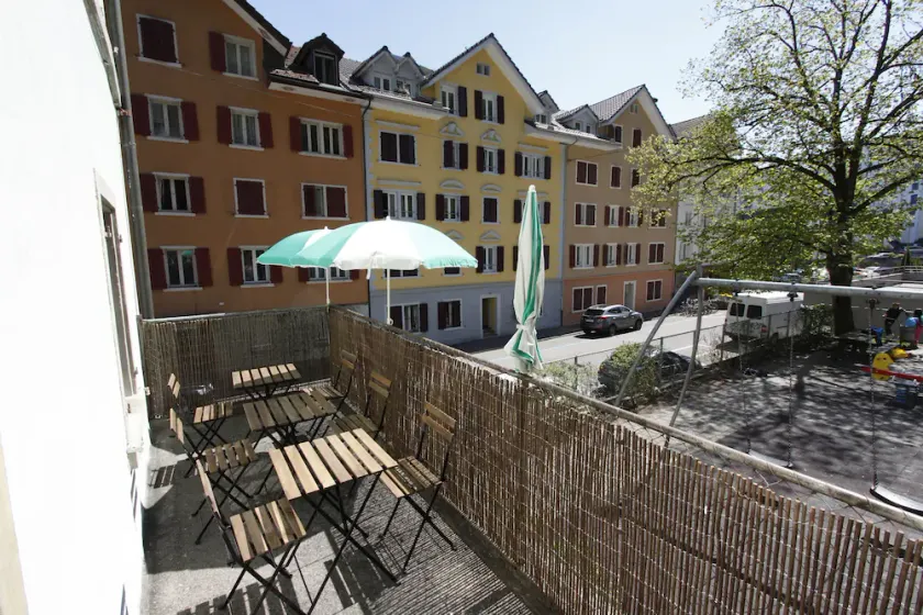 Easy Living Apartments - Image 1