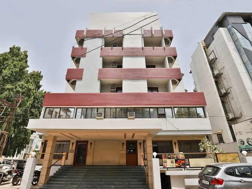 Hotel Royal - Image 1