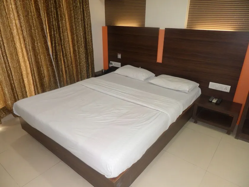 Hotel Risshi Residency - Image 1