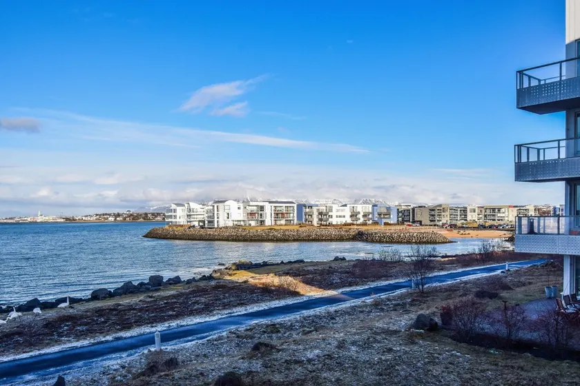 Seaside Paradise Apartment - Image 1
