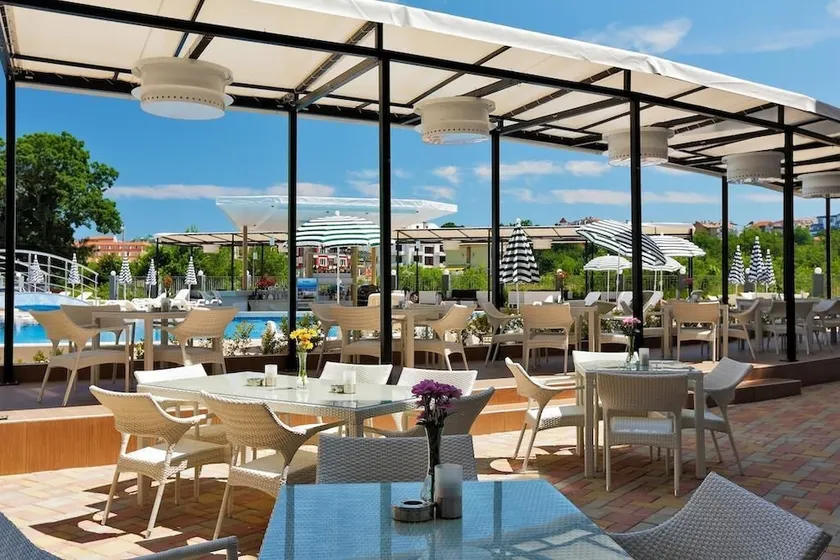 Emberli Aparthotel - Image 1
