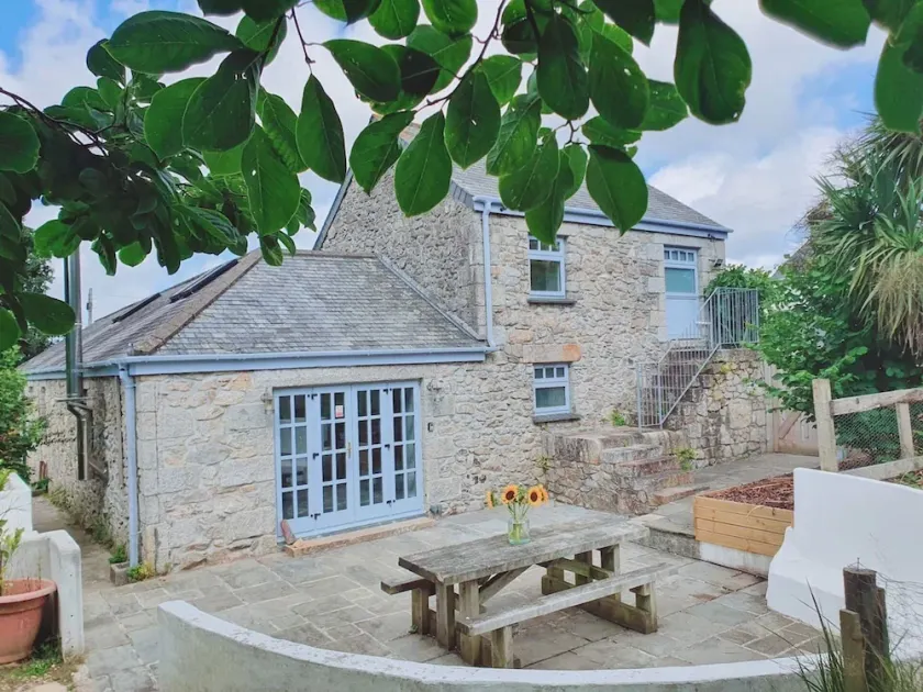 Cornwall Farm House - Sleeps 11 - Image 1