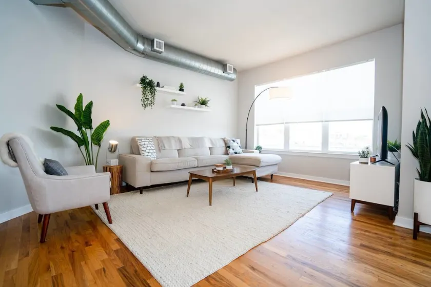 Elegance & Elevation: Mile High Condo in Highland - Image 1