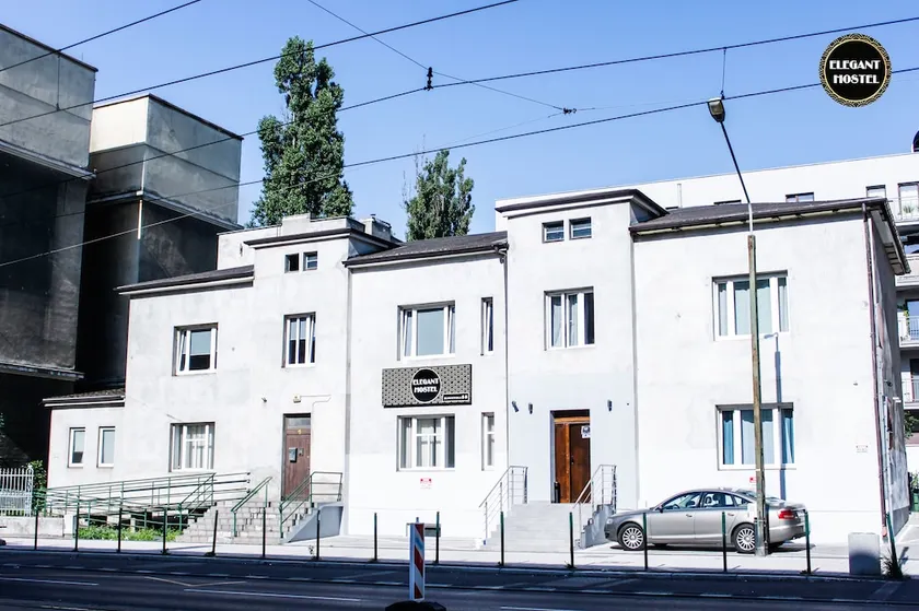 Elegant Hostel & Apartments - Image 1
