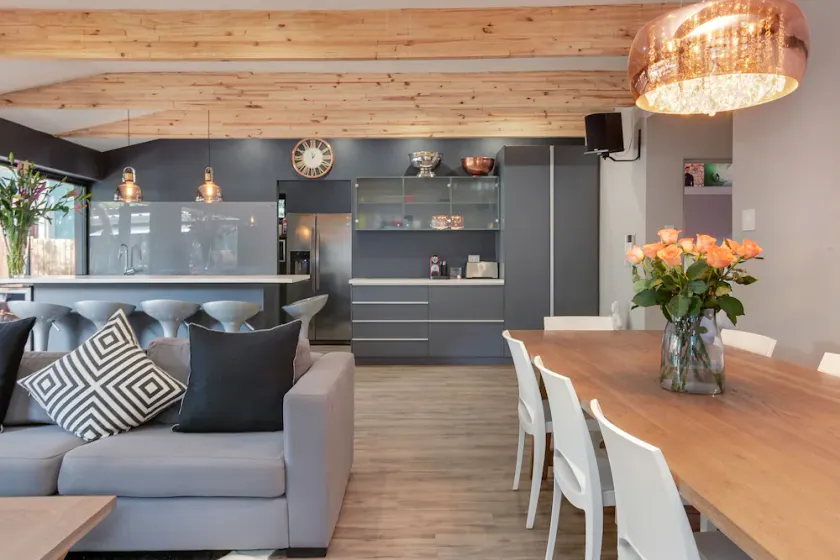 Long Beach Holiday House - Image 1