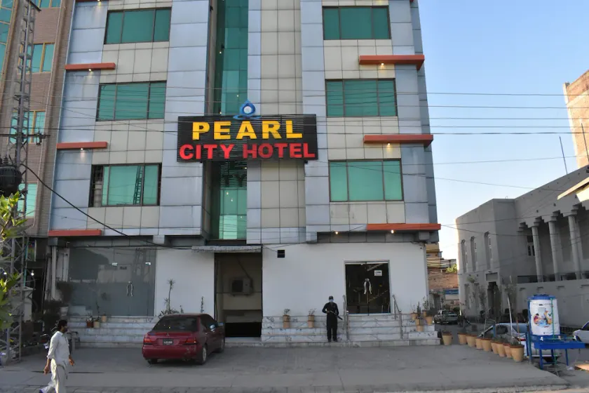 Pearl City Hotel - Image 1