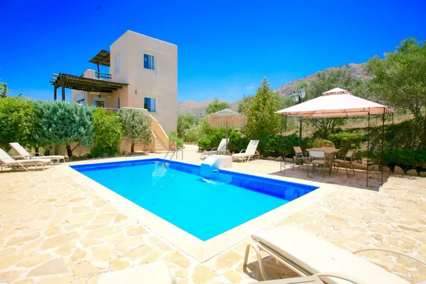 Elaia Villa by LeaderStay - Image 1