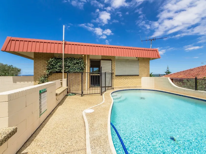 Beachfront Studio and Private Pool - Image 1