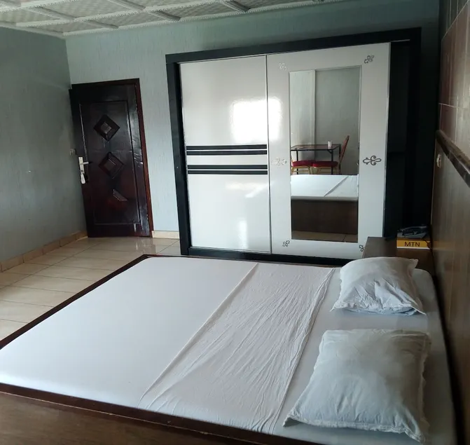 Chic Hotel - Image 1