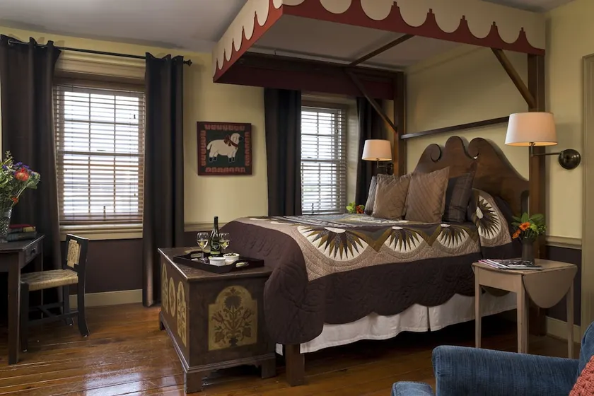 Historic Smithton Inn - Image 1