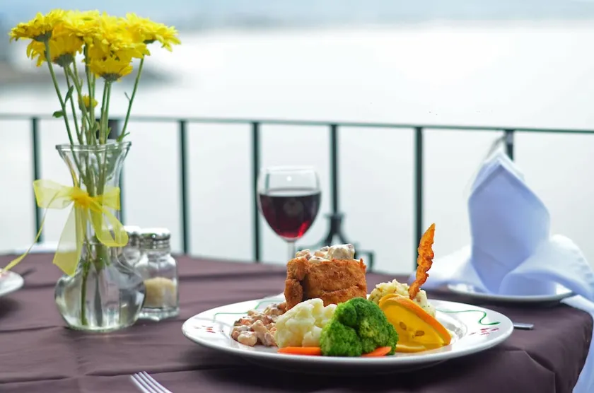 Dolphin Cove Inn - Image 1
