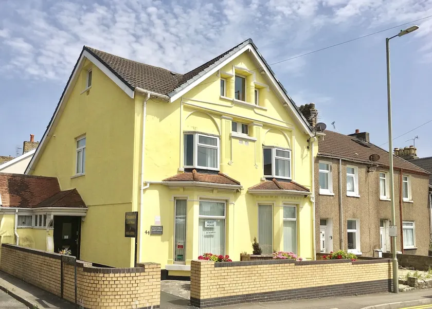 Alexandra Guest House - Image 1