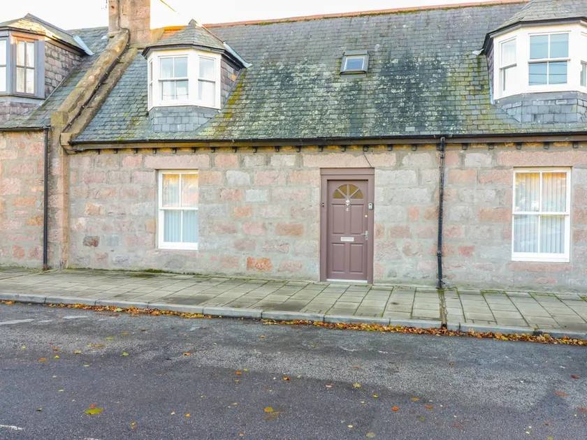 4 Hawthorn Place - Image 1