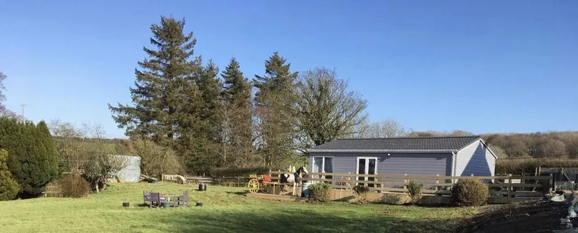 Stunning 2-bed Cottage Countryside Outside Ayr - Image 1
