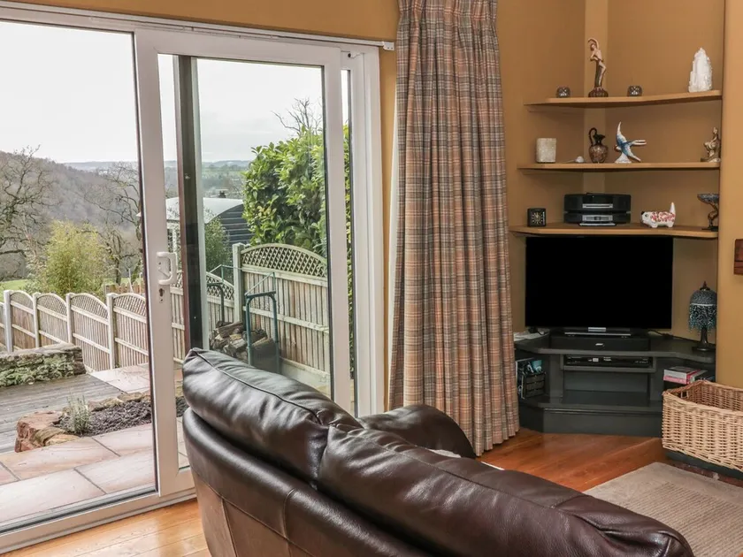 Valley View Cottage - Image 1