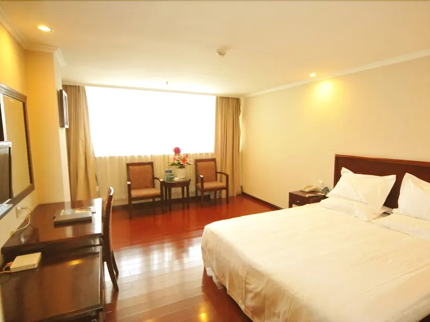 GreenTree Inn Guangdong Shantou Haibin Road Chousha Building Business Hotel - Image 1