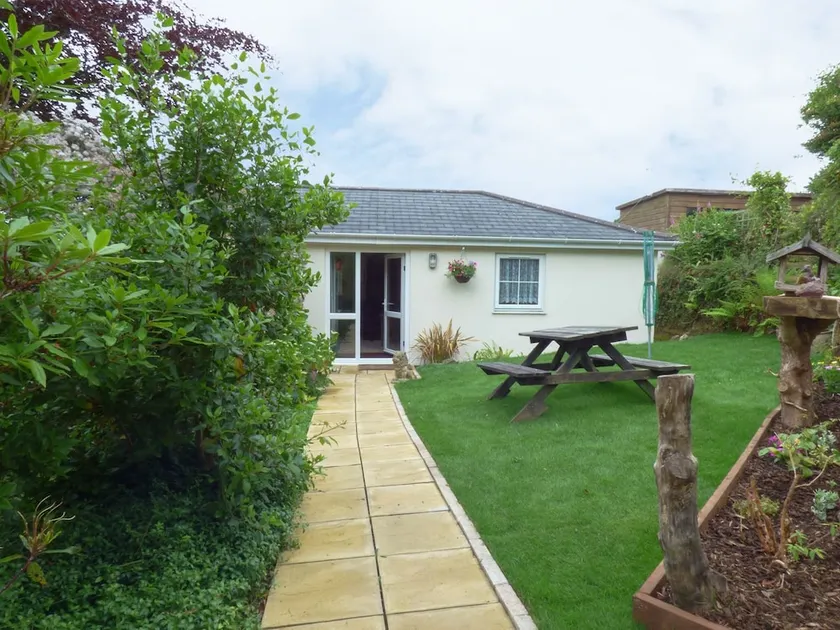 Hunters Lodge - Image 1