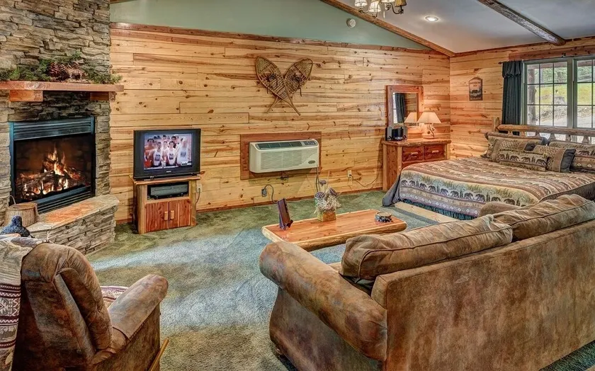 Lake Forest Luxury Log Cabins - Image 1
