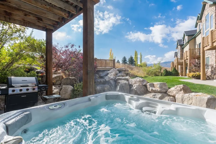 Luxury Townhouse in Mountains - Image 1