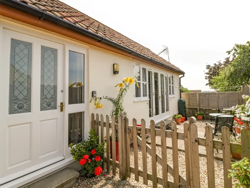 Glebe Lodge - Image 1