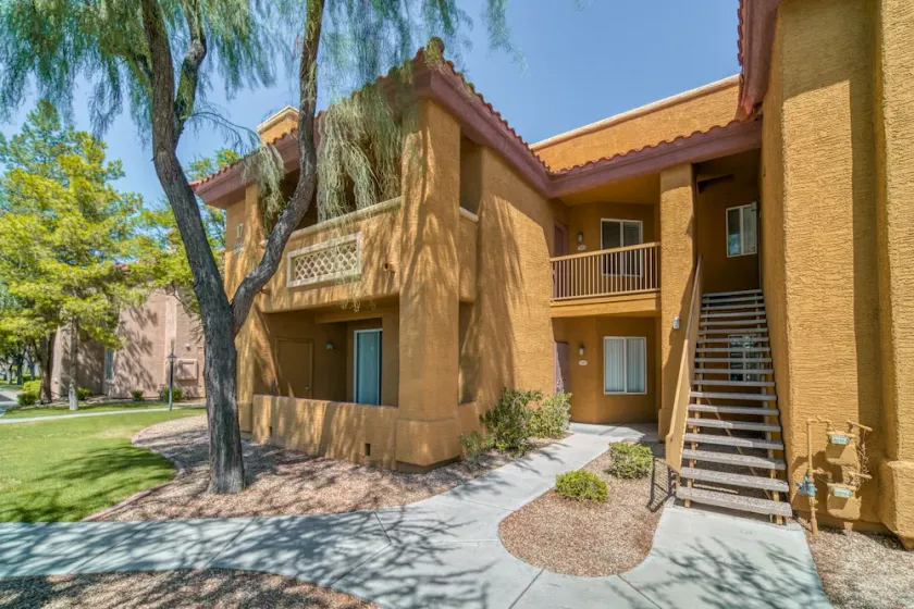 Totally Renovated : 2bed/2bath:gated Complex In N. Phoenix 2 Bedroom Condo by Redawning - Image 1
