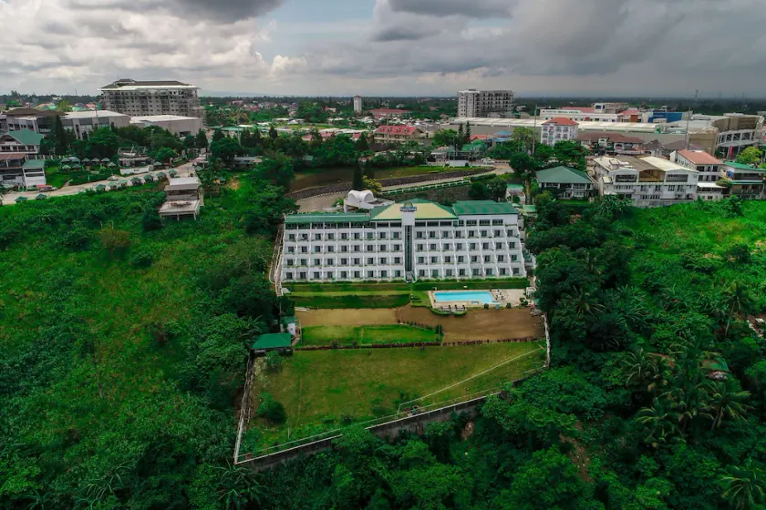 Days Hotel by Wyndham Tagaytay - Image 1