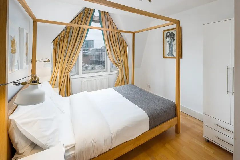 Penthouse in Farringdon - Image 1