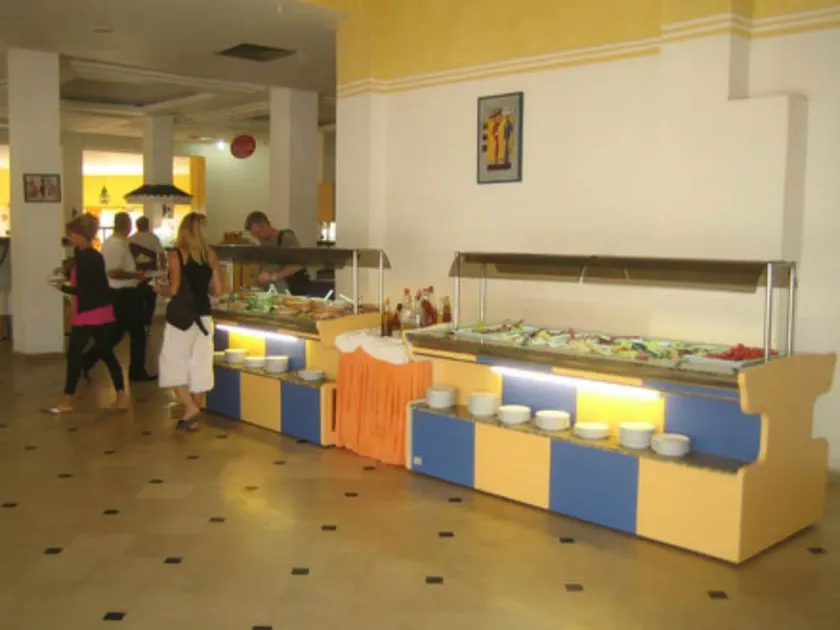 Kinza Hotel - Image 1