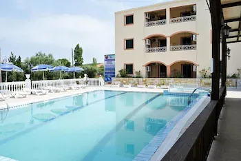 Kozanos Hotel & Suites - Image 1