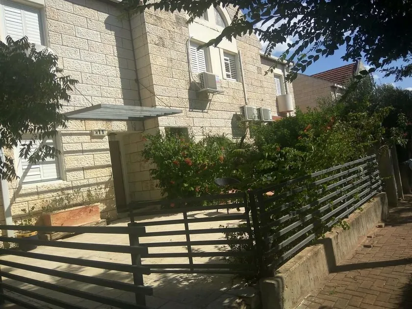 Tavorinio - Image 1