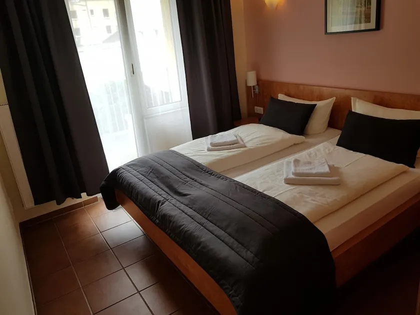 Hotel Saint Denis Krefeld City - Image 1