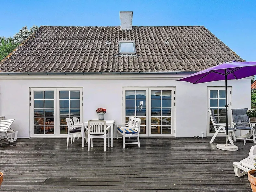 6 Person Holiday Home in Helnæs / Ebberup - Image 1