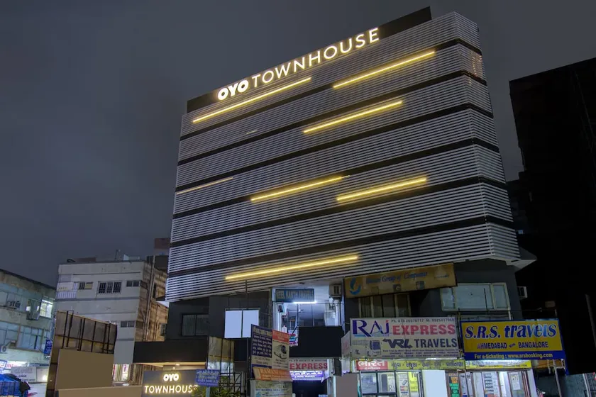 OYO Townhouse 165 Netaji Road - Image 1