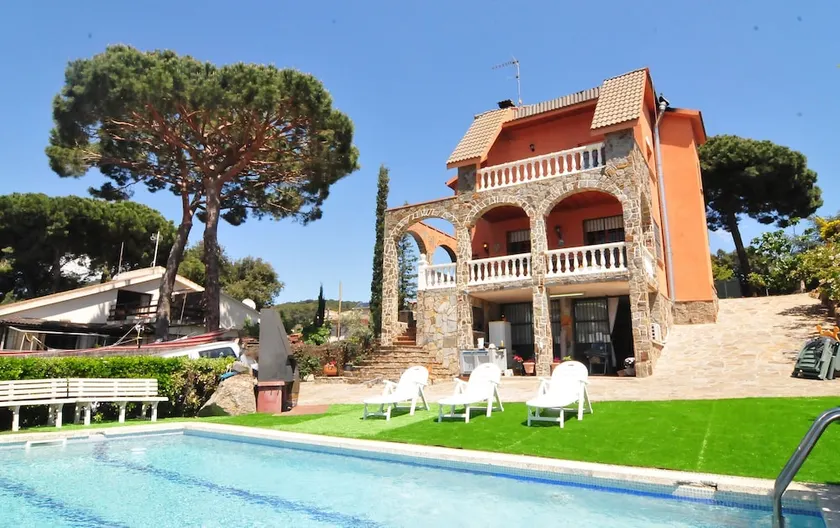HomeHolidaysRentals Corinne - Image 1