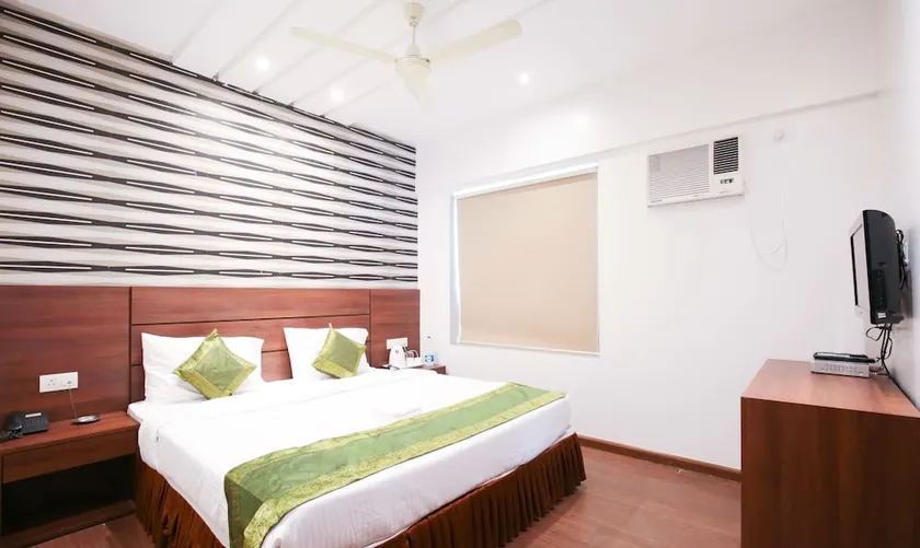 Collection O 15614 Hotel Olive Somwar Peth - Image 1