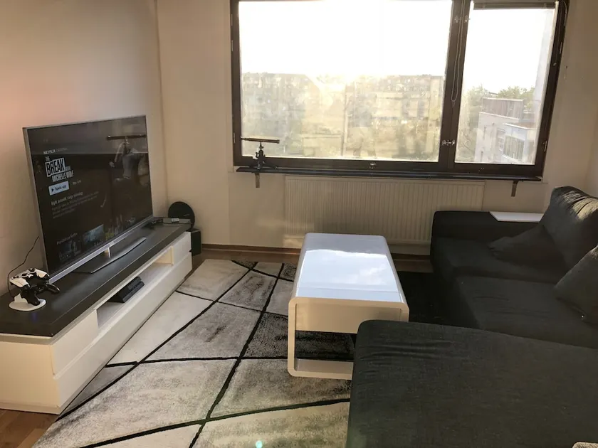 Modern Premium Studio Apartment - Image 1