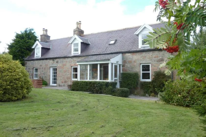 Spacious, Refurbished 4-bed Cottage nr Aboyne - Image 1