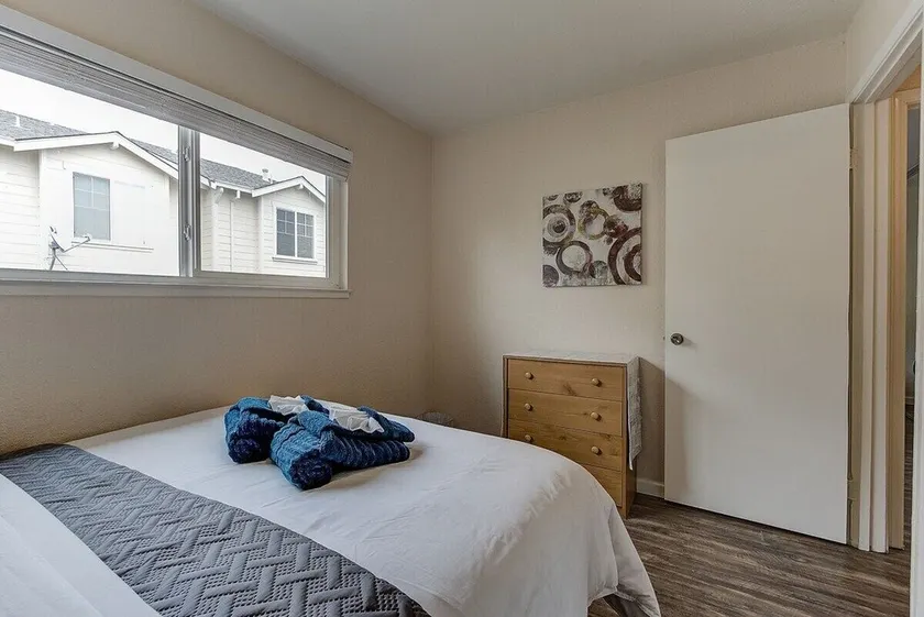 Comfy 2-bedroom, 5min to Concord Bart - Image 1