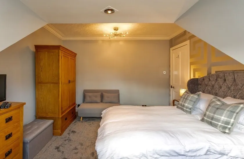 Warm and Welcoming Villa, Perfect Home From Home - Image 1