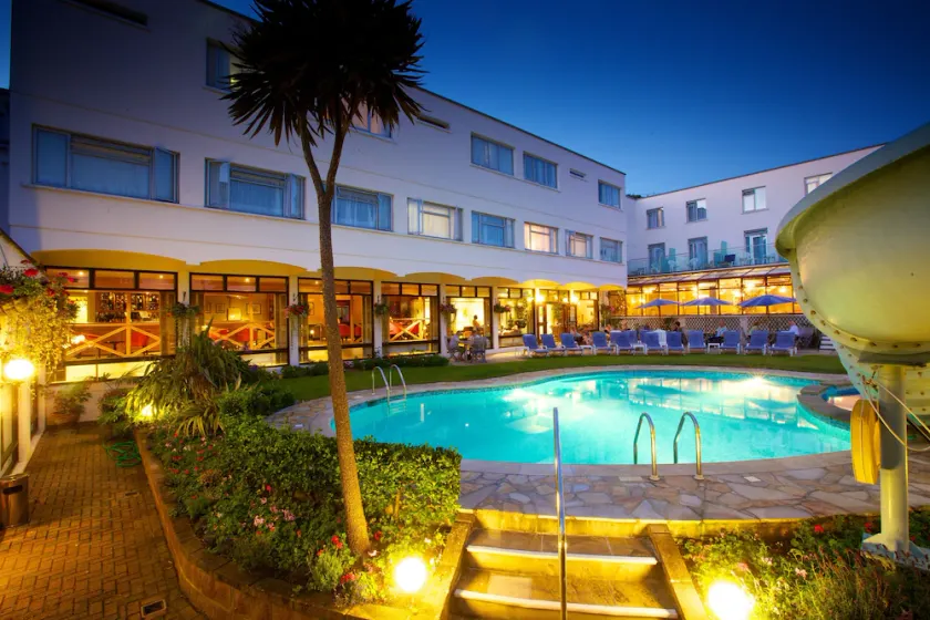Apollo Hotel - Image 1